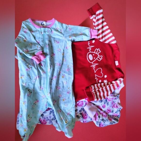 ONSIES/SLEEPERS 0-3 MONTHS BABY 26 various brands DISNEY/CARTERS/OLD NAVY CLEAN! - Picture 8 of 16